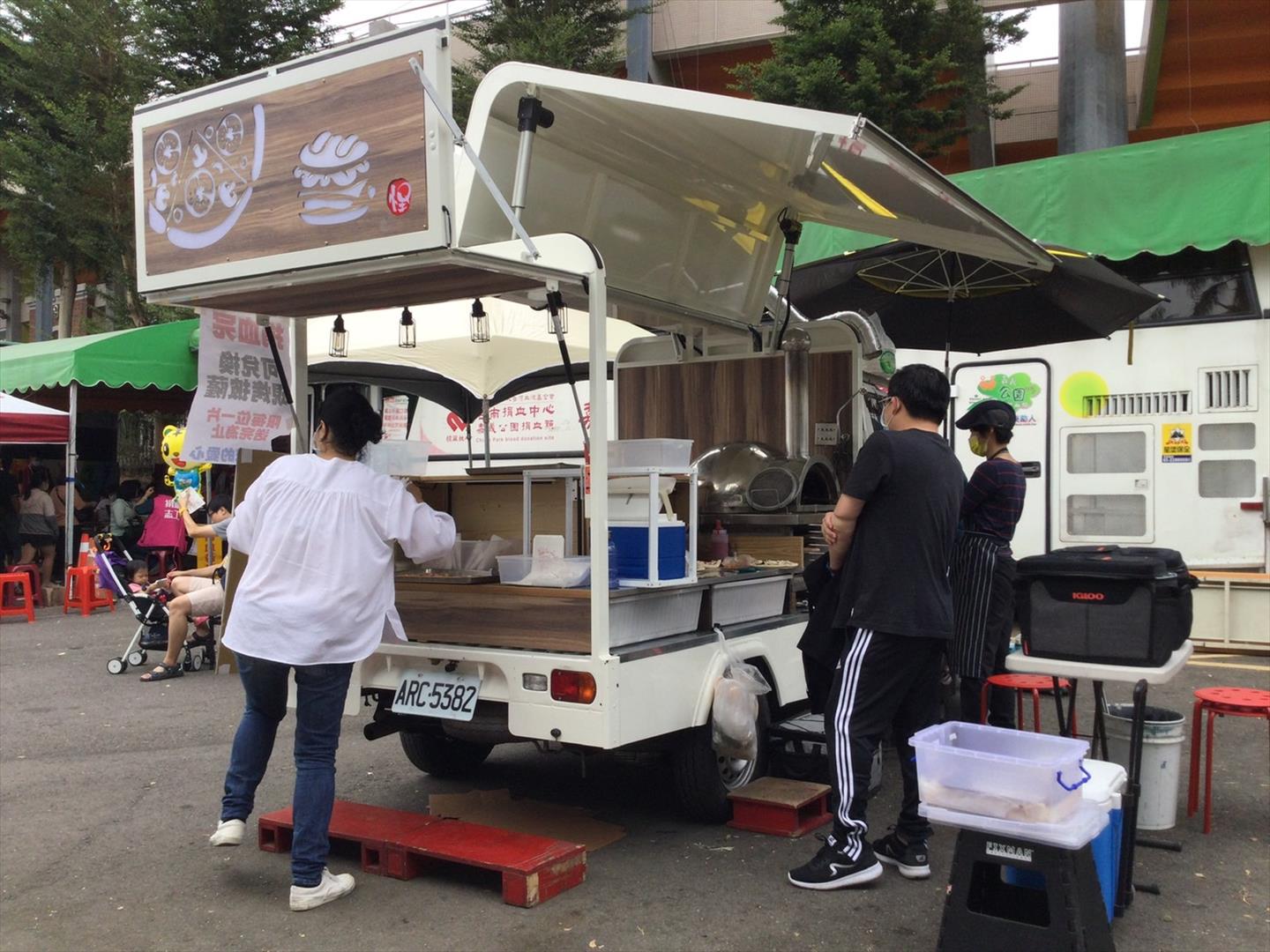 「怪樂窯」餐車