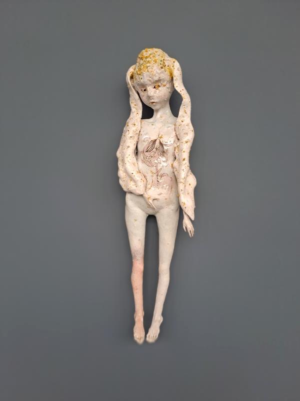 陳芍伊，凝雨，2020，陶瓷、玻璃， 22×72×15㎝