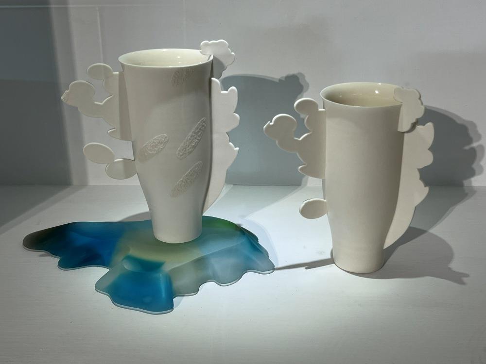 創作組　黃喜善(韓國)　共生之光　杯子 15.5×8.5×16.5 cm；玻璃底座