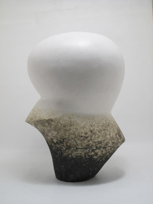 郭旭達，無題21—03，2021，白陶、金屬氧化物，78x54x18cm（誠品畫廊提供）