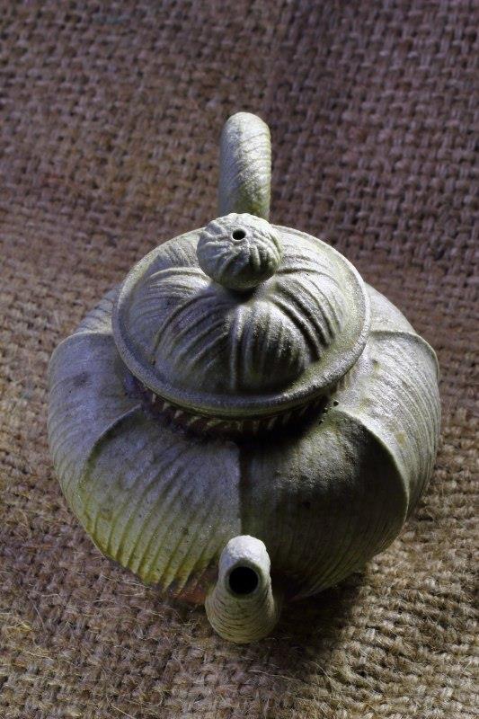 李懷錦　泥板鑲接七稜梳紋柴燒壺　2015　15× 9.5× 8.4cm　於合掌窯燒製（李懷錦提供）