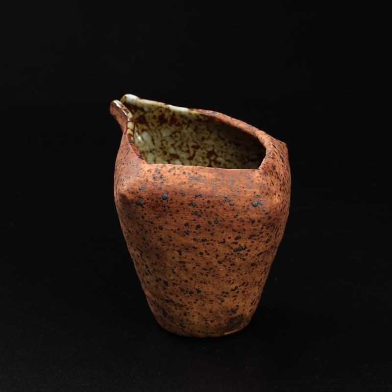 陳芳蘭　茶海　2019　手捏製作 瓦斯窯還原燒　10.7cm×9cm×8cm