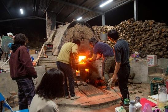 2019年南藝大穴窯的燒窯活動（圖片提供／吳孟哲）