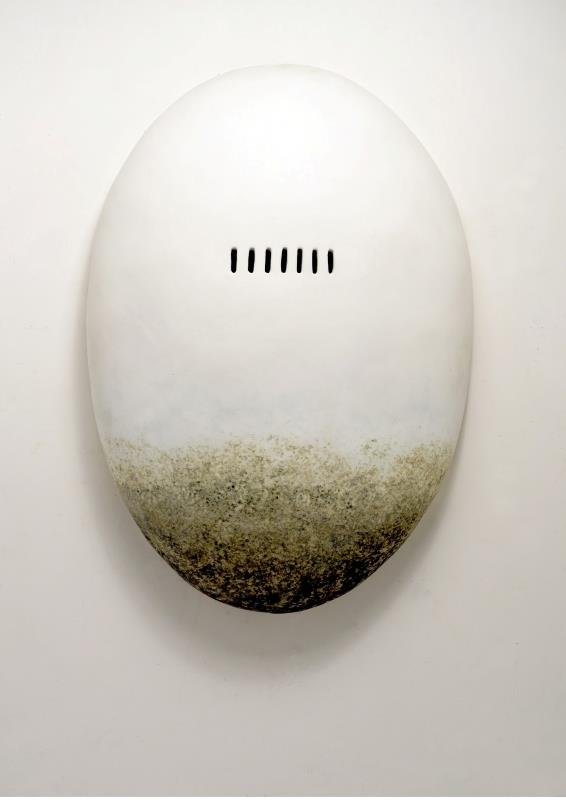 郭旭達，無題RW—01，2016，白陶、金屬氧化物，78x54x18cm（誠品畫廊提供）