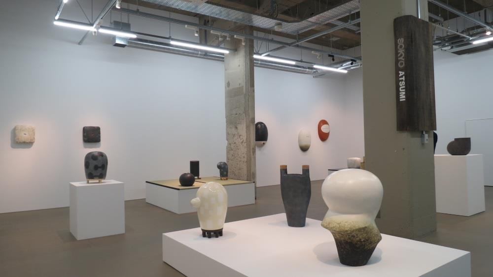 郭旭達2023年於東京艸居畫廊之個展，展場一角。（攝影：張碩尹）