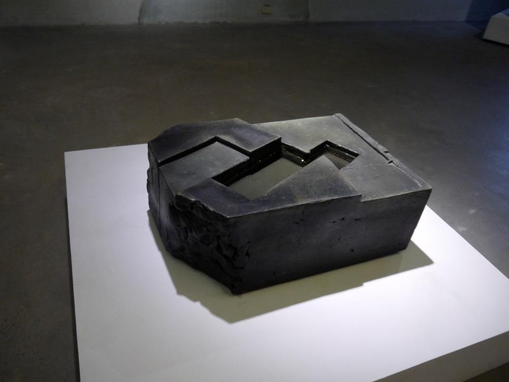 陳正勳，頂，2023，陶、木、鐵，171×171㎝