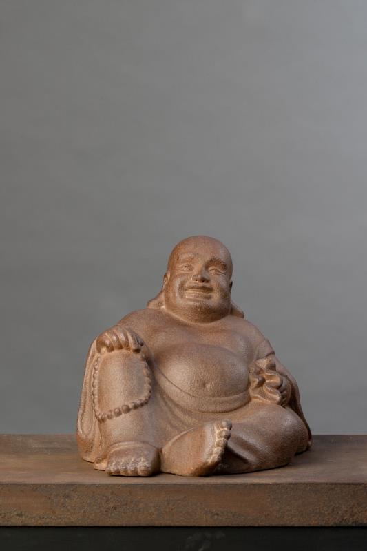楊元太　彌勒佛　陶　40x27x25cm（攝影／王谷元攝影；王怡文提供）