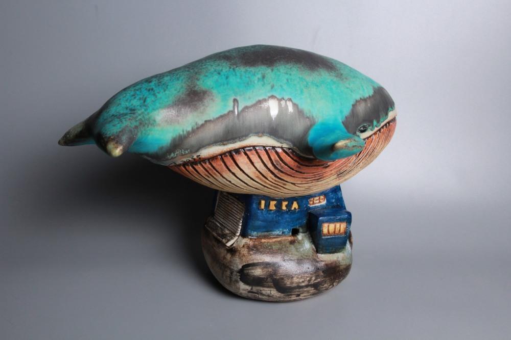 漂浮家園　2025　陶瓷、電子配件　40 x 30 x 30cm