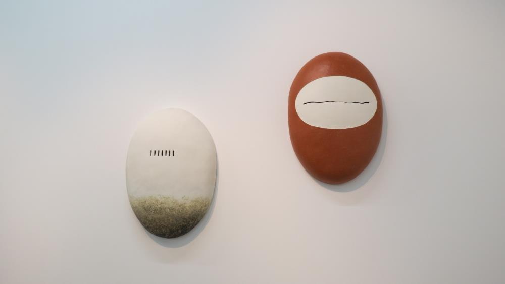 郭旭達2023年於東京艸居畫廊之個展，展場一角。（攝影：張碩尹）
